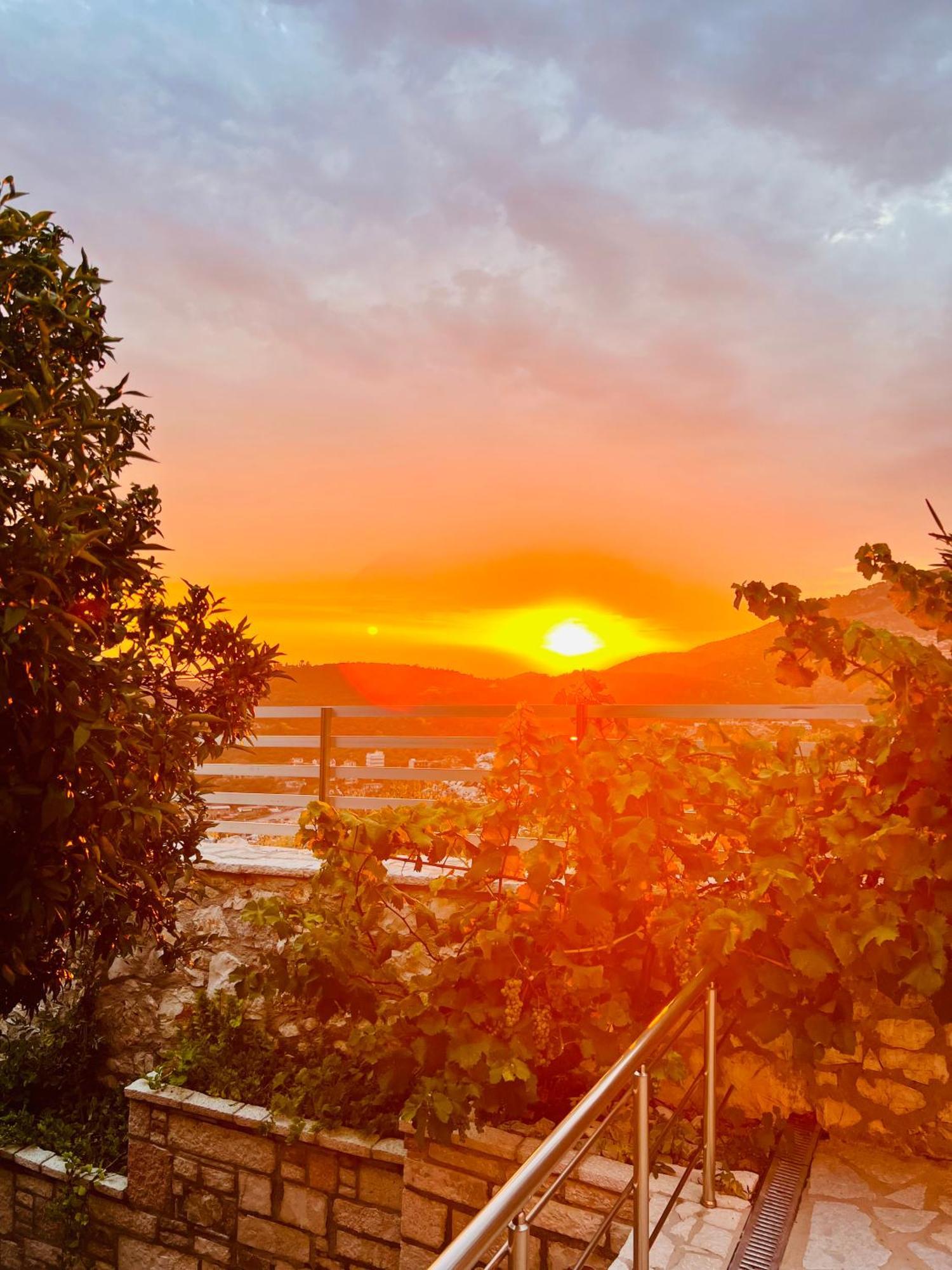 Mistral Inn Himare Exteriör bild